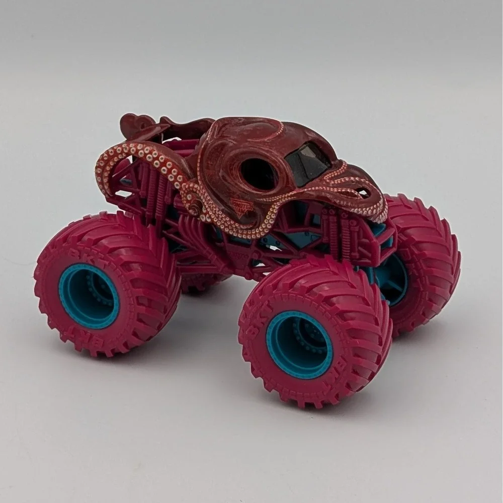 Monster Jam Octon8er Octopus Monster Truck 1:64 Diecast Crazy Creatures Wheels